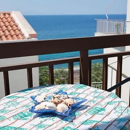 Beautiful Apartment In Plomari Exterior photo